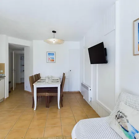 450m De La Plage, En Résidence Pour 4 *