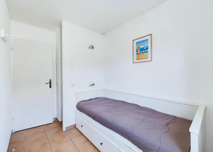 450m De La Plage, En Résidence Pour 4 *