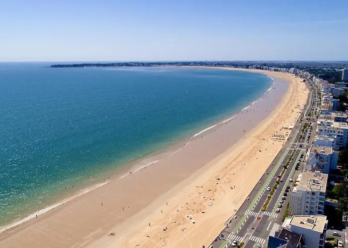 450m De La Plage, En Résidence Pour 4 *