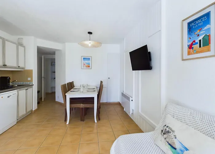 450m De La Plage, En Résidence Pour 4 *